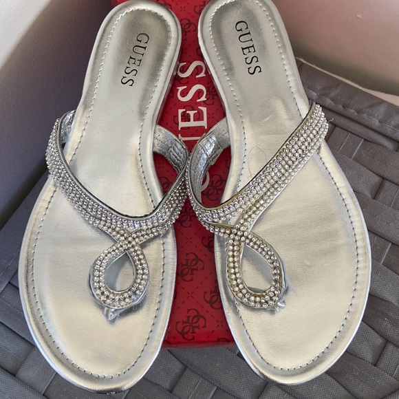 GUESS sandals - Picture 2 of 4